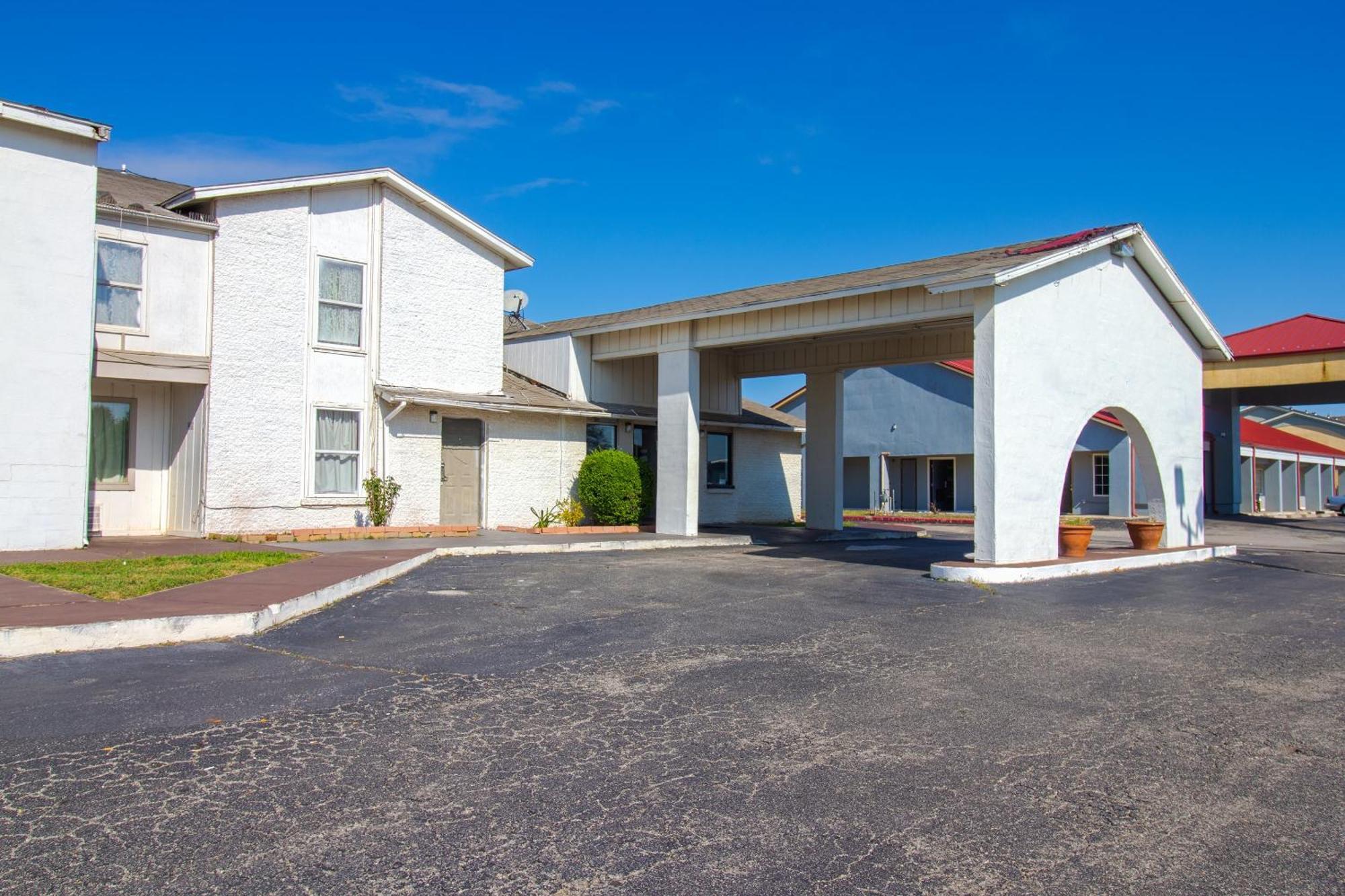 Studio Inn Extended Stay Oklahoma City Airport By Oyo Exterior foto