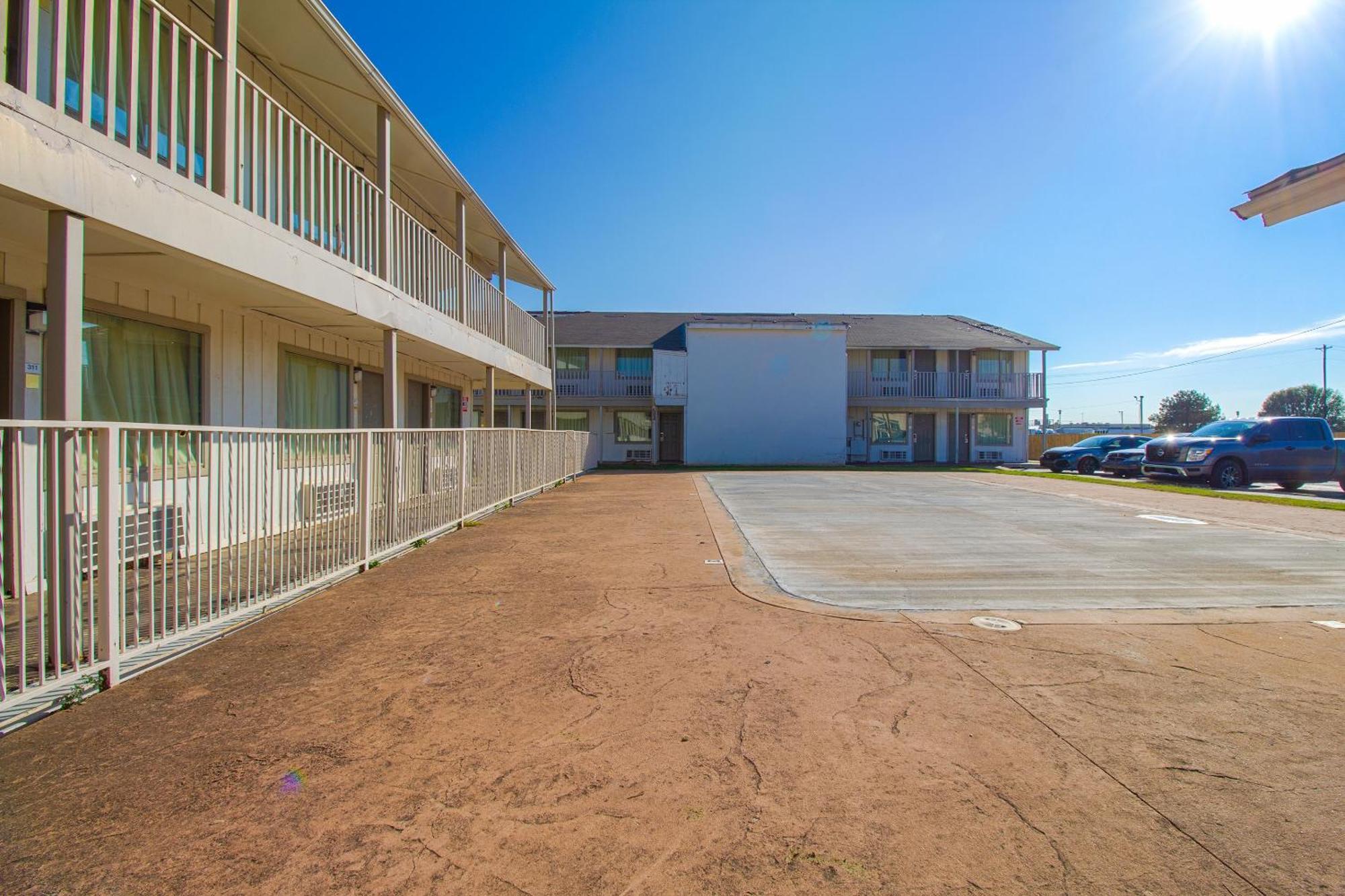 Studio Inn Extended Stay Oklahoma City Airport By Oyo Exterior foto