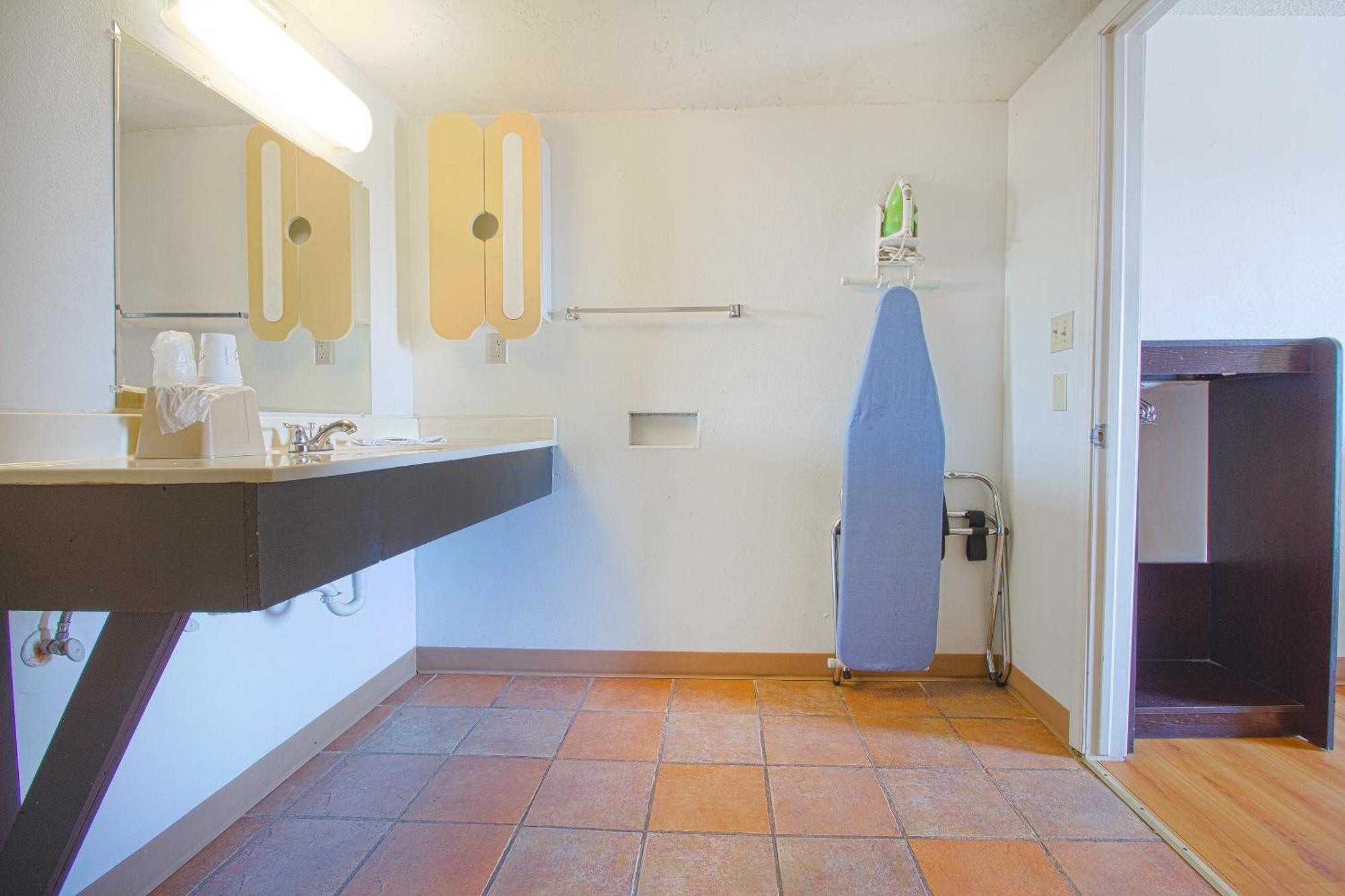 Studio Inn Extended Stay Oklahoma City Airport By Oyo Exterior foto