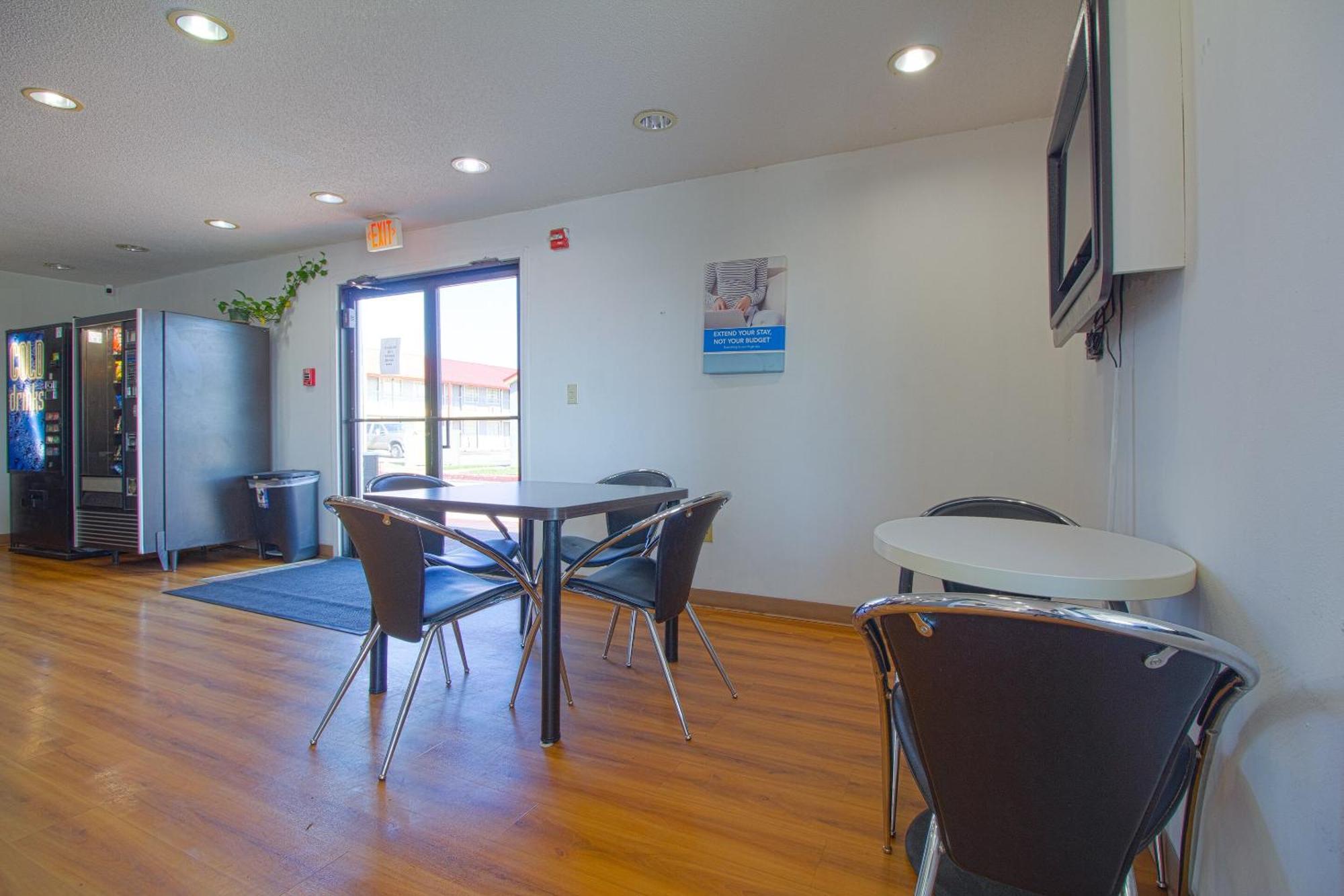 Studio Inn Extended Stay Oklahoma City Airport By Oyo Exterior foto