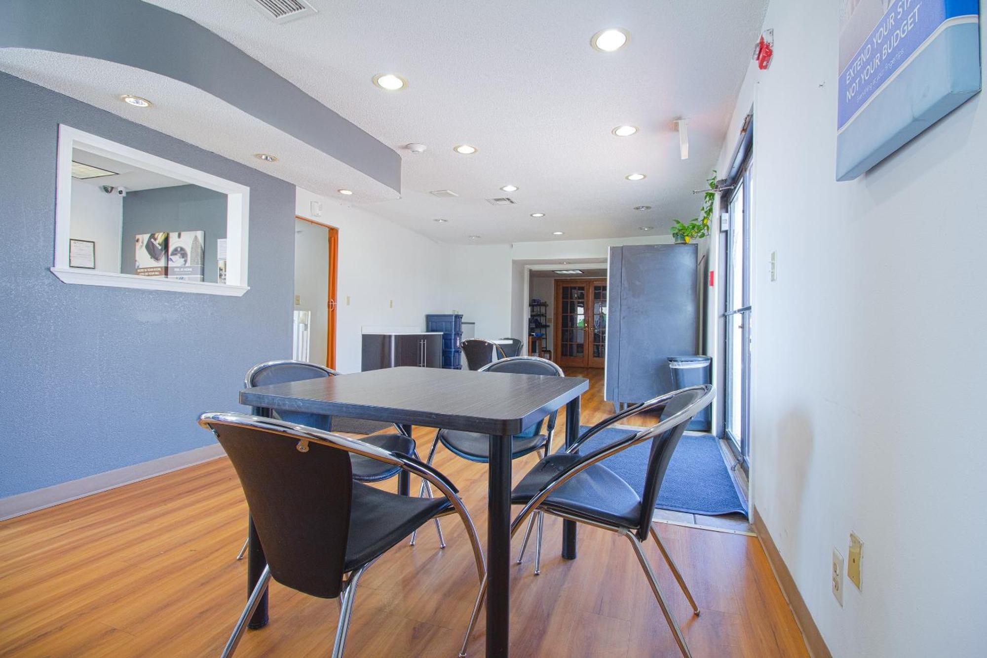 Studio Inn Extended Stay Oklahoma City Airport By Oyo Exterior foto
