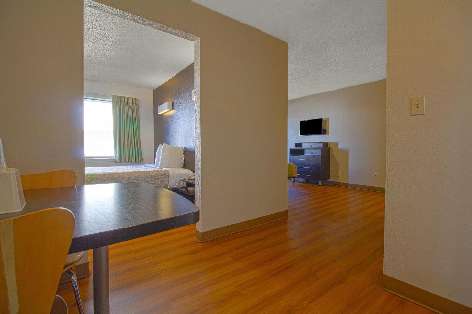 Studio Inn Extended Stay Oklahoma City Airport By Oyo Exterior foto
